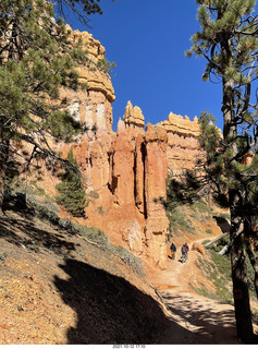 Bryce Canyon - Peekaboo hike - tunnel