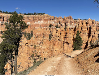 125 a18. Bryce Canyon - Peekaboo hike