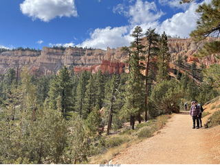 136 a18. Bryce Canyon - Peekaboo hike