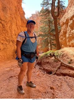 152 a18. Bryce Canyon - Wall Street hike - Adam