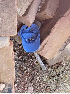 176 a18. Bryce Canyon - Wall Street hike - blue cap
