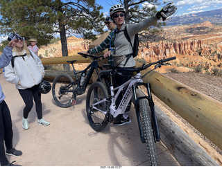 194 a18. Bryce Canyon - bikers