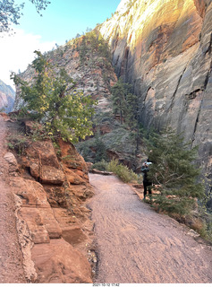 16 a18. Zion National Park - Scout Landing hike