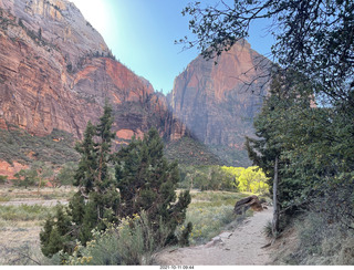 97 a18. Zion National Park - Scout Landing hike