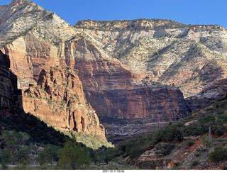 104 a18. Zion National Park - Scout Landing hike