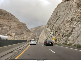 472 a18. Arizona I-15 Virgin River drive - amazing rocks and views