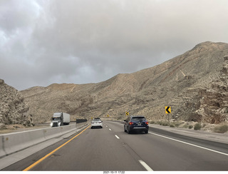 474 a18. Arizona I-15 Virgin River drive - amazing rocks and views