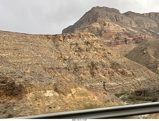 488 a18. Arizona I-15 Virgin River drive - amazing rocks and views