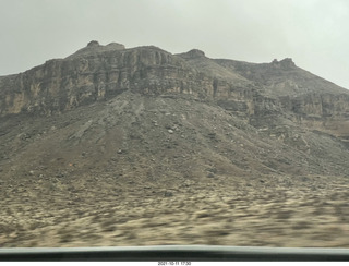 496 a18. Arizona I-15 Virgin River drive - amazing rocks and views