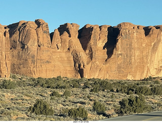 Utah - Arches National Park - Park Avenue + adam