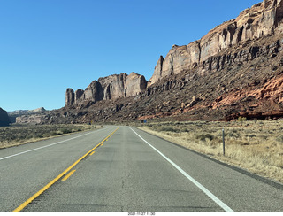 64 a19. Moab - drive to canyonlands
