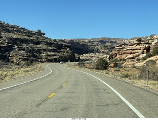 Utah - Arches National Park - line of cars to get in (we came earlier)