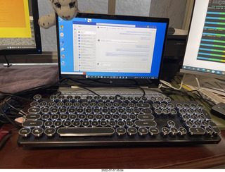 computer with retro Royal-Typewriter keyboard