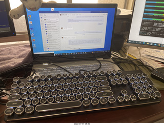 computer with retro Royal-Typewriter keyboard