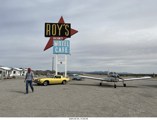 Amboy - Roy's Motel + car + N8377W