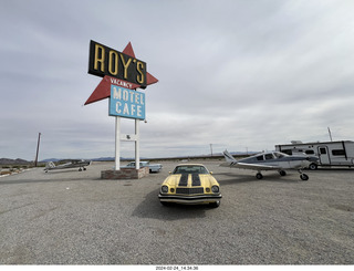 Amboy - Roy's Motel + car + N8377W