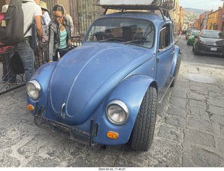 112 a24. San Miguel de Allende  - VW beetle