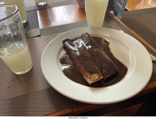 38 a24. San Miguel de Allende - guava drink and chicken with chocolate