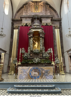 73 a24. San Miguel de Allende - inside the church