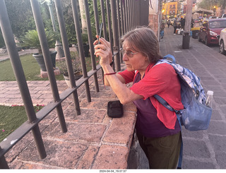 96 a24. San Miguel de Allende - Louise Klein taking a picture
