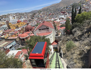 125 a24. Guanajuato - lift going down