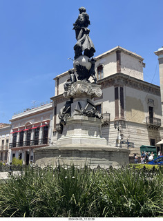 162 a24. Guanajuato - sculpture for peace