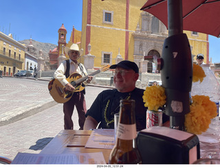 164 a24. Guanajuato - restaurant musician + Adam