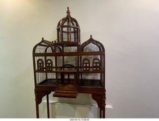 222 a24. birdcage in lounge