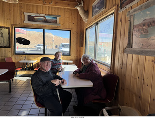 44 a2c. Utah - Hanksville - lunch Adam, Tyler, Susan Wells