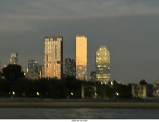 New Zealand - Auckland - New York pizza table