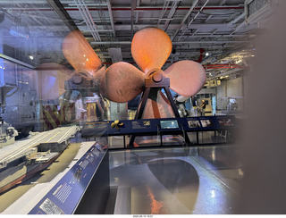 127 a2m. Midtown Manhattan - Intrepid Museum  propeller