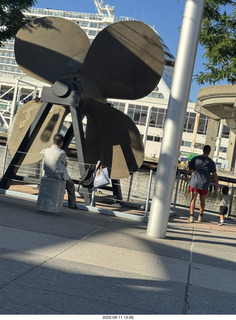 144 a2m. Midtown Manhattan - Intrepid Museum - propeller
