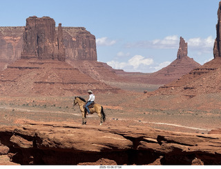 Monument Valley - tour - guy on a horse