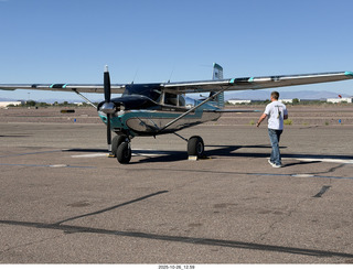 324 a2n. DVT - handsome old Cessna 182