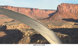 125 a2q. Utah - aerial - Happy Canyon landing with prop