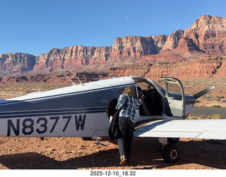 417 a2q. Utah backcountry - Road Crossing airstrip - N8377W - Heather