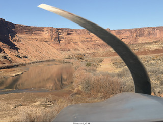 286 a2q. aerial - Utah - Mineral Canyon airstrip landing