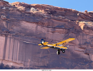 94 a2q. Utah - Mineral Canyon hike - yellow Husky NII8WY