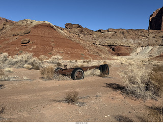 106 a2q. Utah - Mineral Canyon hike - old vehicle