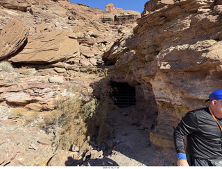 193 a2q. Utah -  Mineral Canyon hike - Adam's back