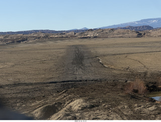 350 a2q. aerial - Utah - canyonlands - Temple Mountain (very soft)