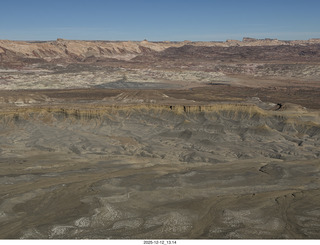 353 a2q. aerial - Utah - canyonlands - San Rafael Reef