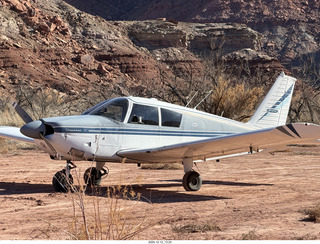 341 a2q. Utah - Hidden Splendor - N8377W
