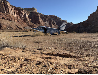 346 a2q. Utah - Hidden Splendor - N8377W