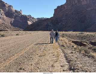 363 a2q. Utah - Hidden Splendor hike - Tyler and Heather