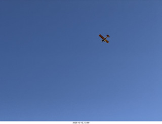 379 a2q. Utah - Hidden Splendor hike - yellow Husky NII8WY