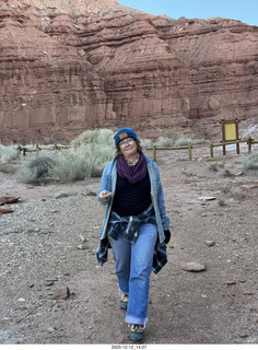 393 a2q. Utah - Hidden Splendor hike - Heather