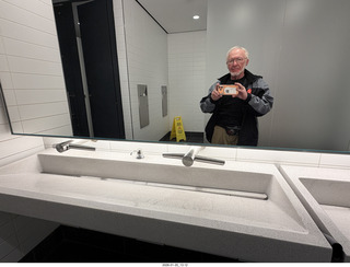 3 a2r. New York City - Manhattan - Museum of Modern Art (MOMA) - Adam - Is this sink a work of art?