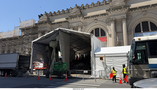 83 a2v. New York City - construction at the Metropolitan Art Museum