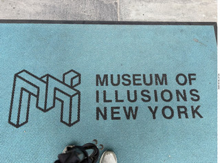 3 a2v. New York City - Museum of Illusions